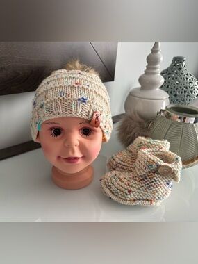 Cream Speckled Knit Pom Beanie with Matching Booties
